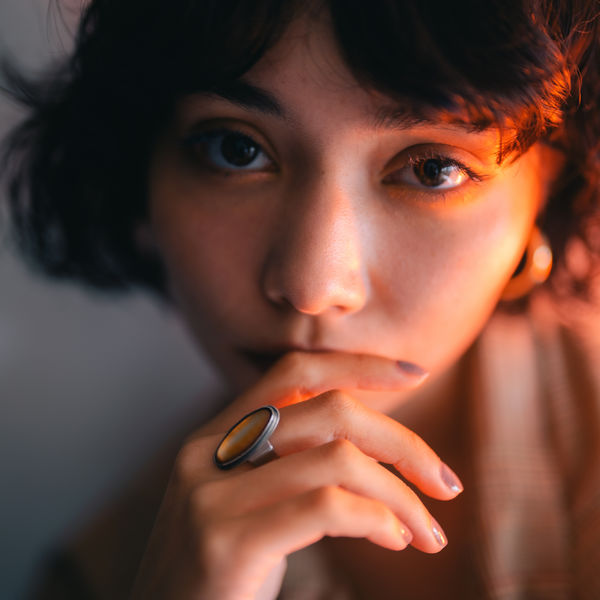 目元とまつ毛を若く健康的な状態に戻す